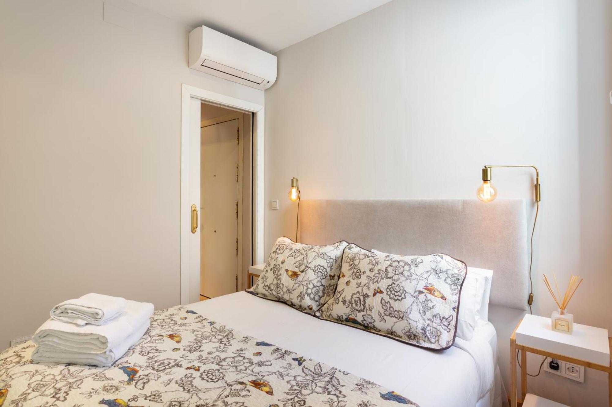 Elegant 1 Bedroom Apartment In The Heart Of Centro Madrid Esterno foto